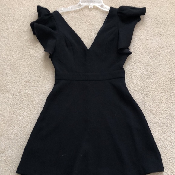 BCBGeneration flutter sleeve dress - Picture 3 of 4